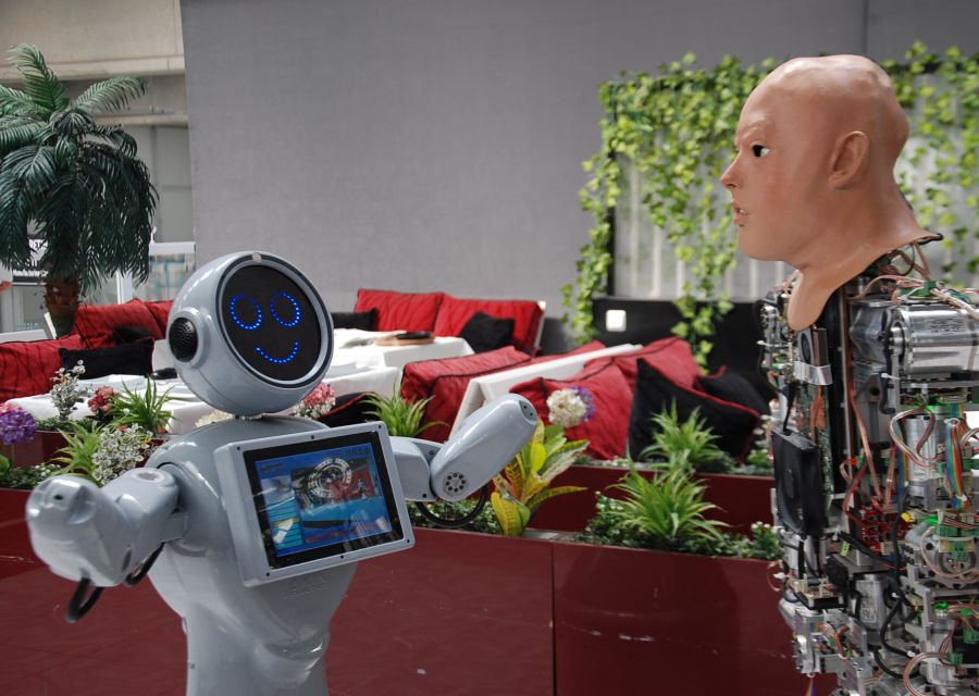 İnsansı Robotlar AKINCI-4 ile Mini ADA’nın Teknoloji Sohbeti