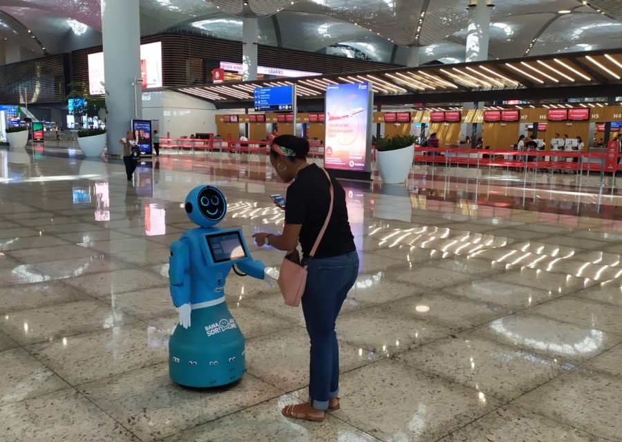 İnsansı Robot Mini ADA İstanbul Havalimanında Göreve Başlıyor