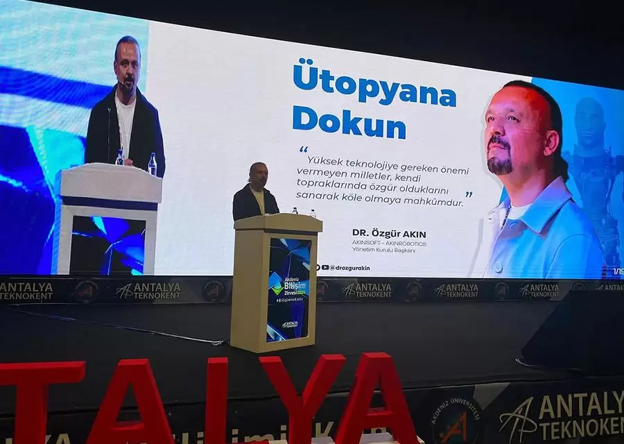 Dr Özgür AKIN Akdeniz Bilişim Zirvesinde Teknoloji ve İnovasyon Tutkunlarıyla Bir Araya Geldi